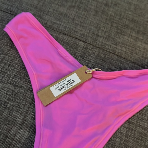 Skims Fit Everybody Thong - Picture 10 of 13